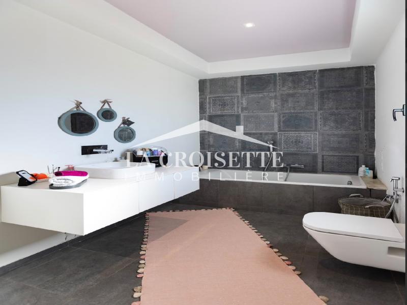 Villa S+4 avec piscine à La Soukra